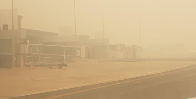堪培拉濃煙鎖城 游客下機死亡當?shù)卣块T關(guān)閉遷移